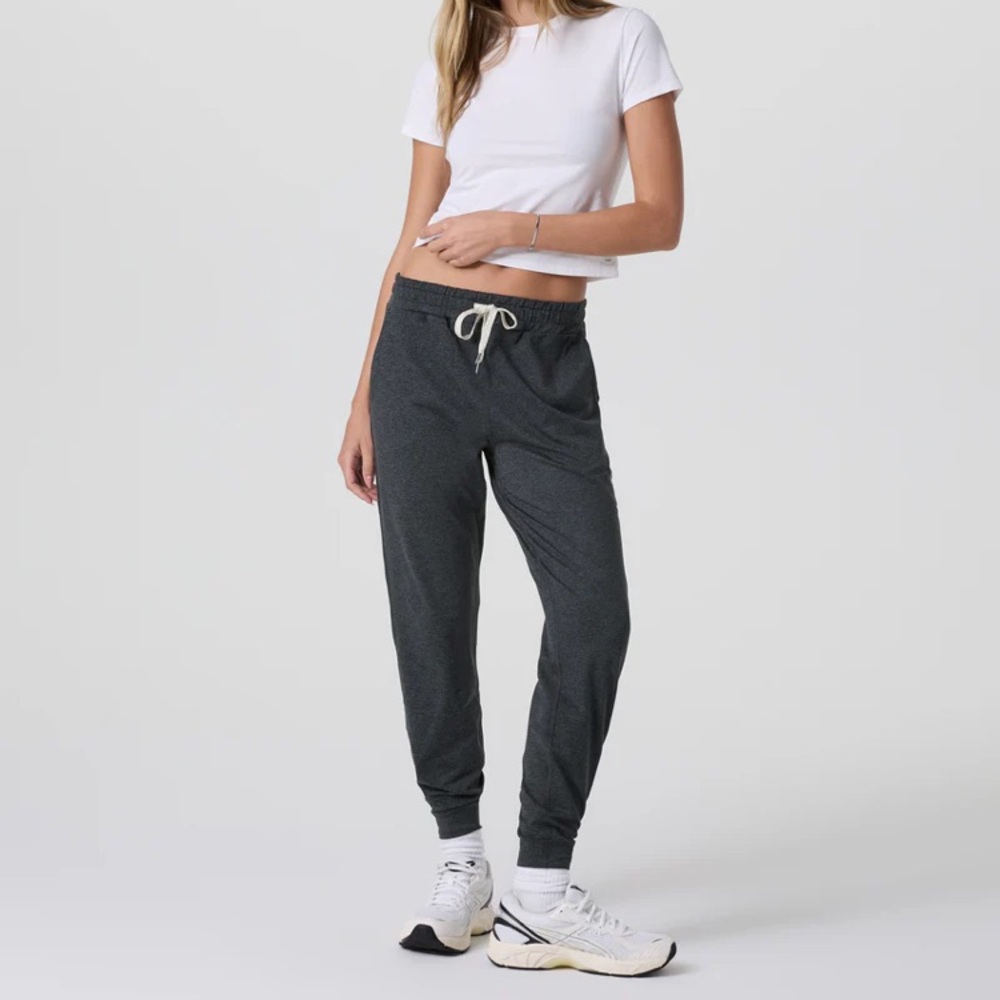 VUORI Performance Women's Charcoal Joggers Size Medium